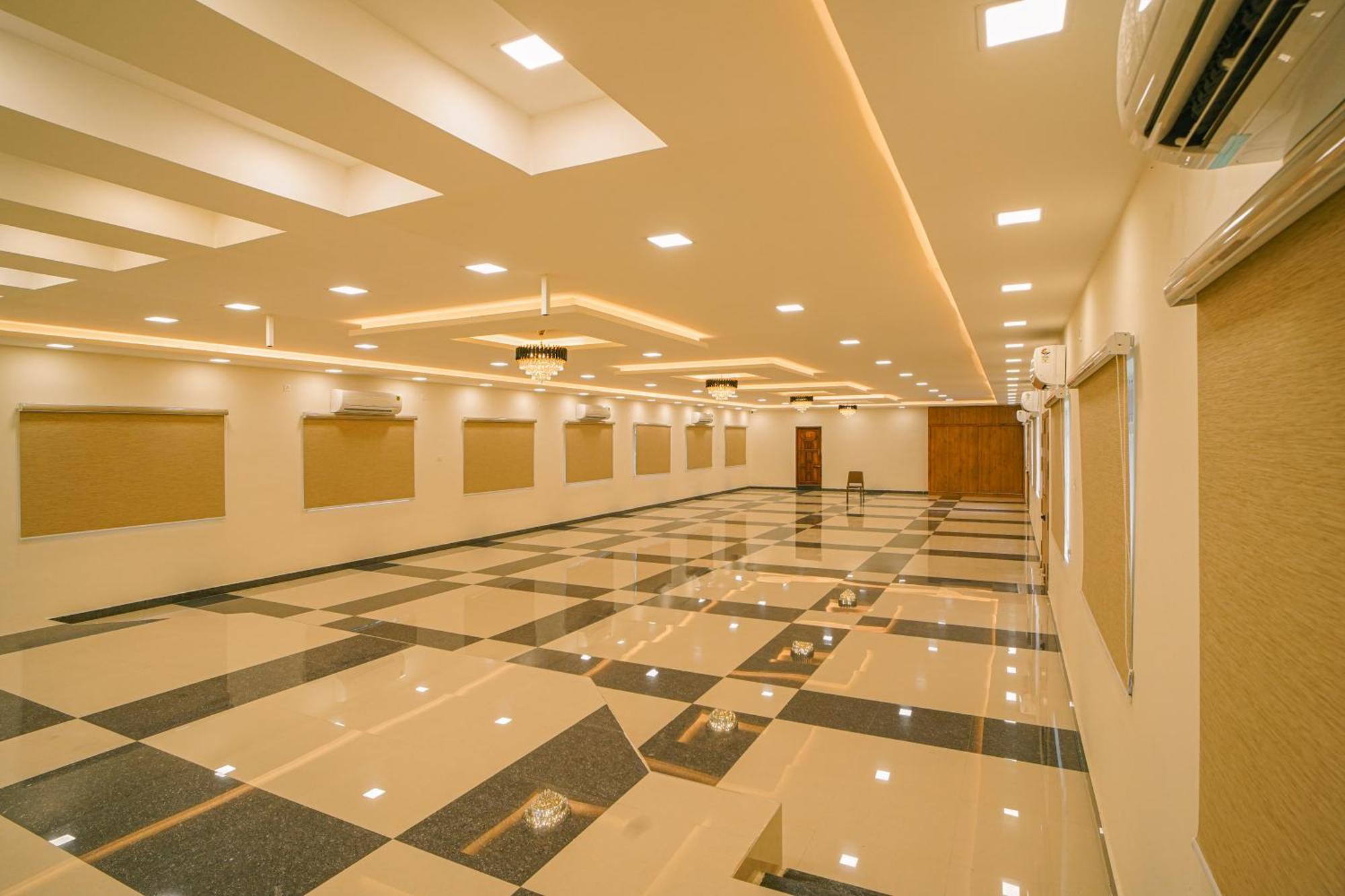 Отель Tpc Camphor Tiruchirappalli Экстерьер фото