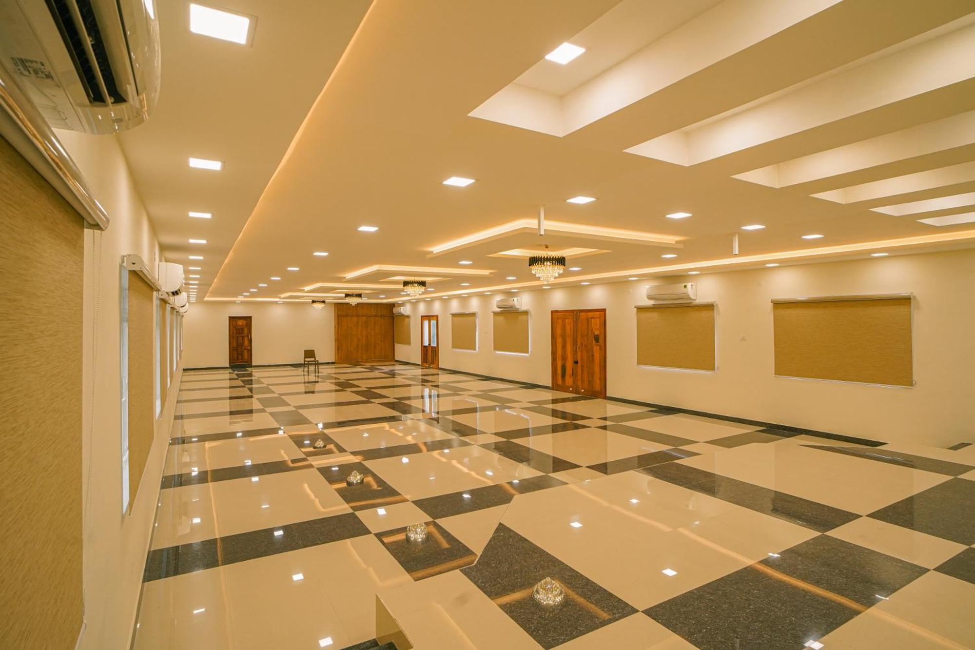 Отель Tpc Camphor Tiruchirappalli Экстерьер фото